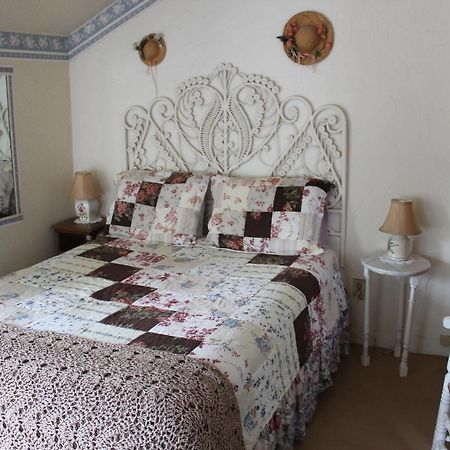 Sea Breeze Inn Хайанис Порт Екстериор снимка